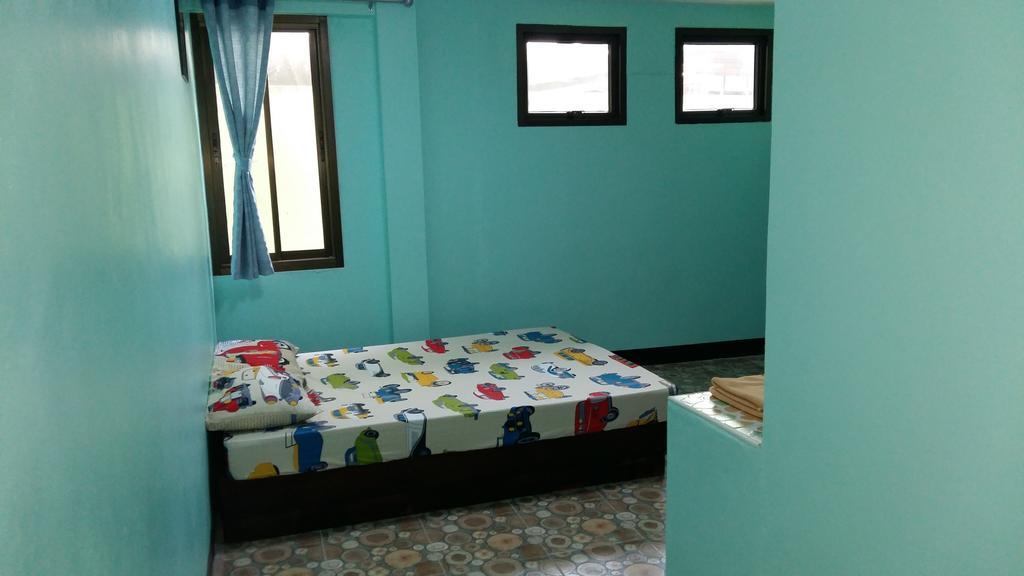 New C.H. Guest House Bangkok Room photo