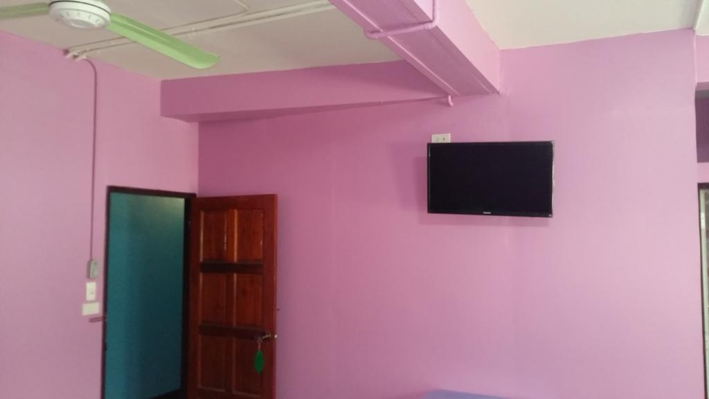 New C.H. Guest House Bangkok Room photo